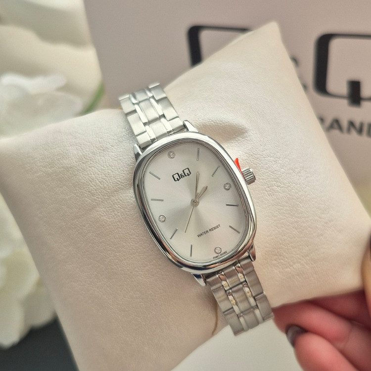 ساعت مچی عقربهای کوارتز زنانه کیو اند کیو مدل Q06C-002PY